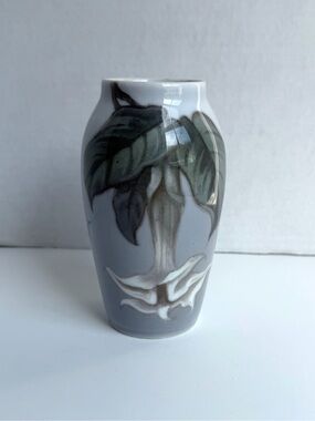 Vintage Royal Copenhagen 5" Porcelain Vase Datura Flower "Angel’s Trumpet" 2687